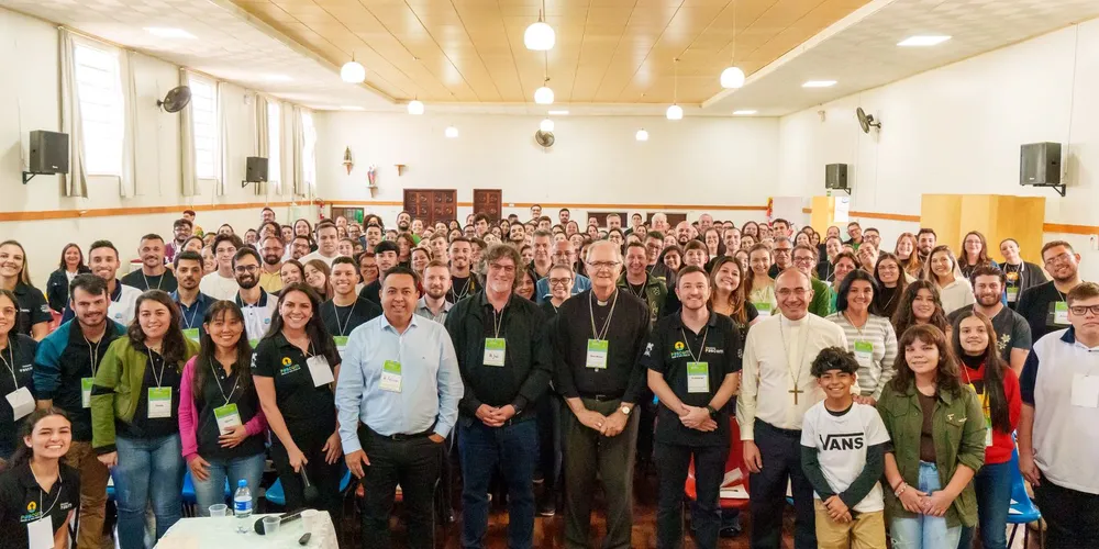 O bispo Dom Bruno esteve com os mais de 180 pasconeiros
