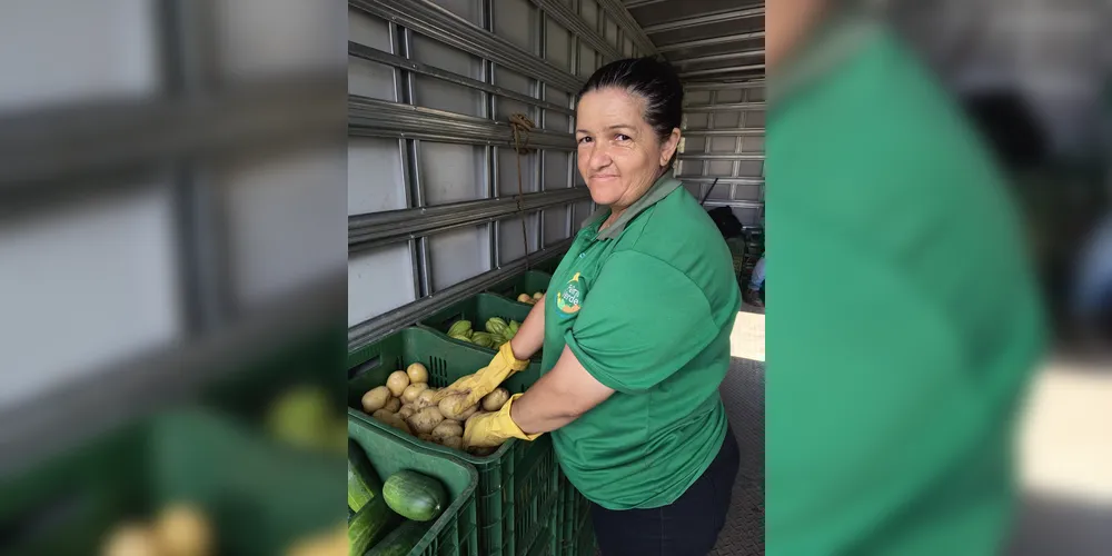 Três equipes vão percorrer os bairros para trocar recicláveis por frutas, verduras e legumes