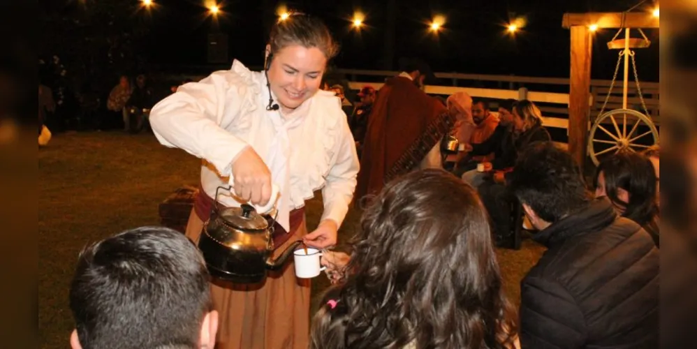O evento é voltado para o público em geral, interessado em vivenciar uma noite memorável com amigos e familiares, inclusive crianças.