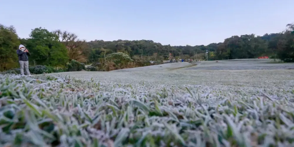 Antes de esfriar, pancadas de chuva e temporais localizados com rajadas de vento serão registrados