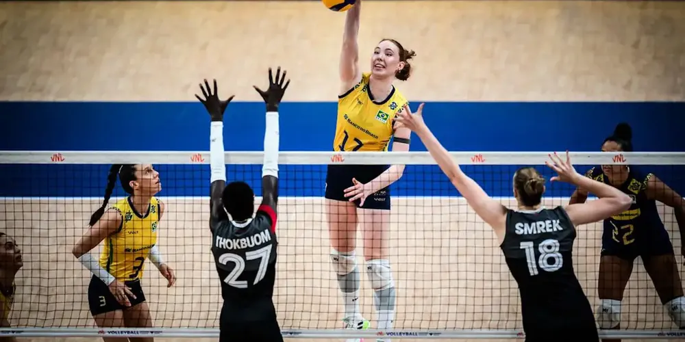 Apesar do placar, a partida foi sofrida, o Canadá ficou à frente em todos os sets