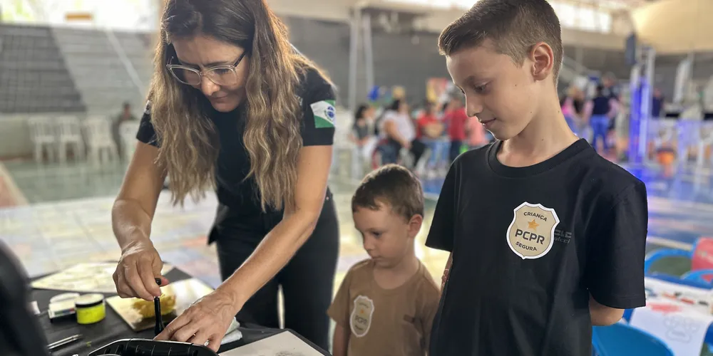 A ação, que faz parte do programa PCPR na Comunidade, acontece em parceria com o Justiça no Bairro, do Tribunal de Justiça do Paraná (TJPR)