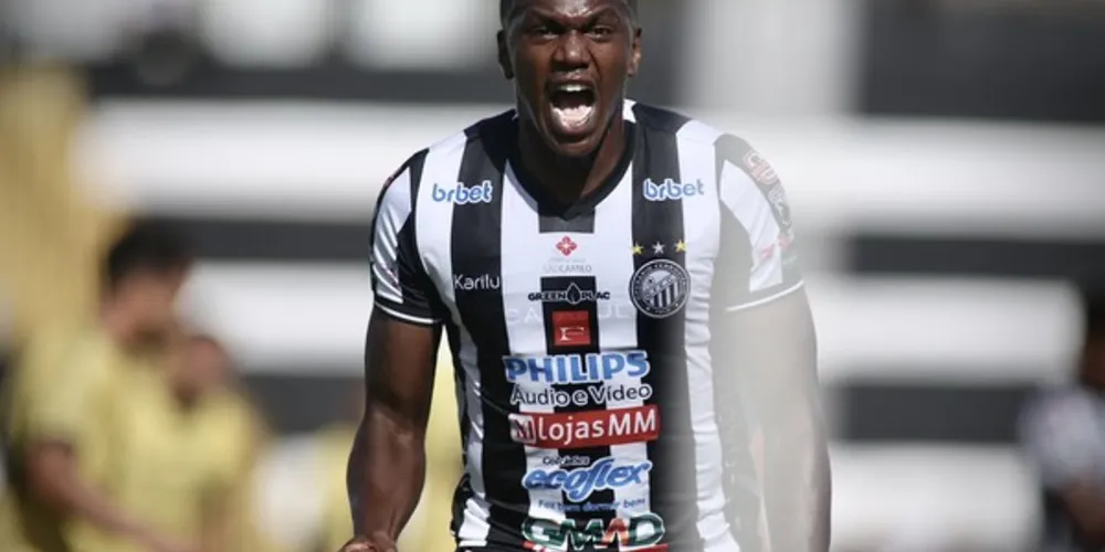 Jacy com a camisa do Fantasma