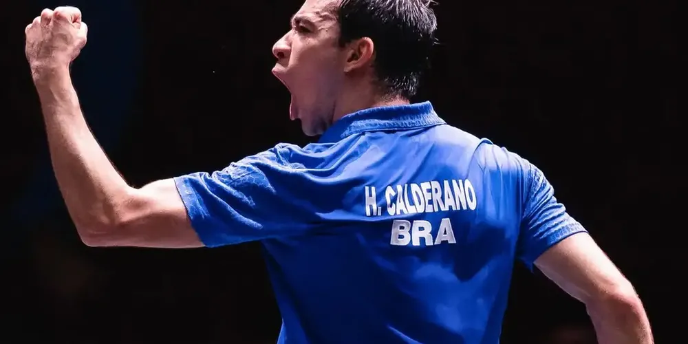 Hugo Calderano comemorando sua vitória