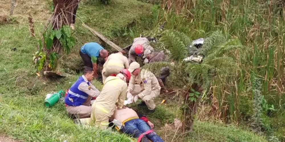 Para o resgate, até mesmo um helicóptero foi acionado