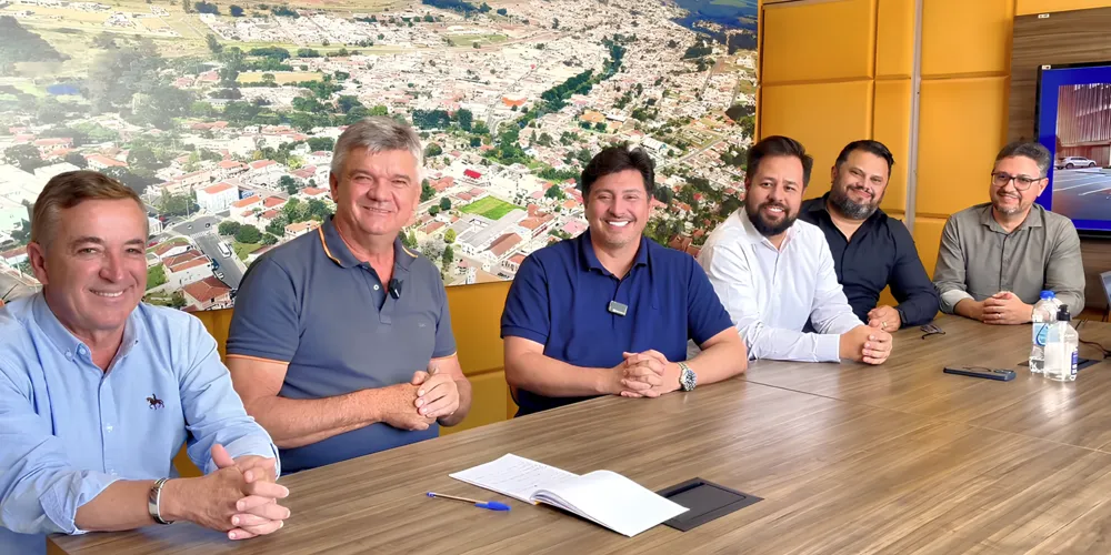 Edilson Fernandes, Juca Sloboda, Leandro Albanski e demais representantes da Elo estiveram reunidos.