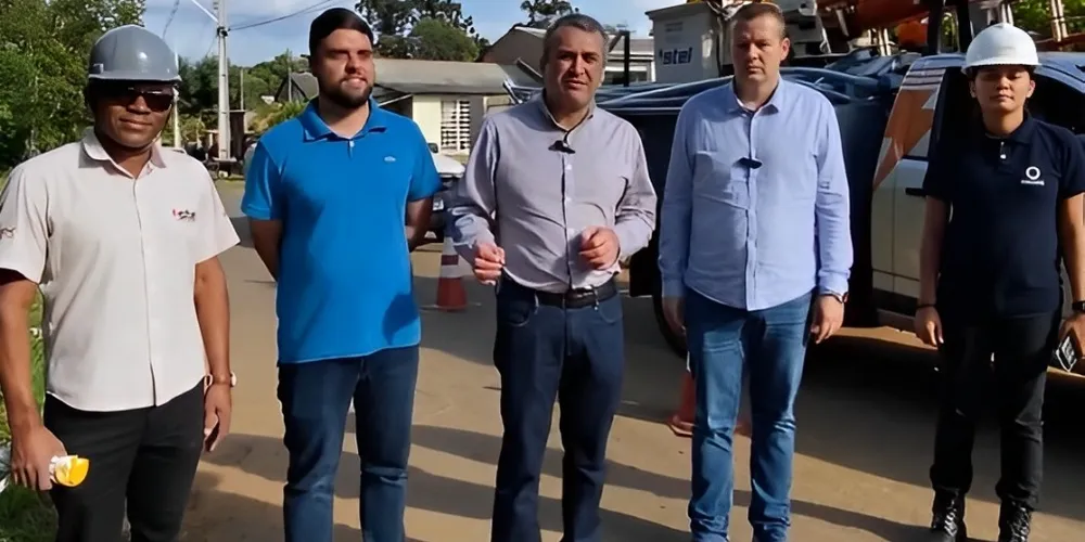 Irani Barros e Jan Potinho celebraram o início da troca das lâmpadas