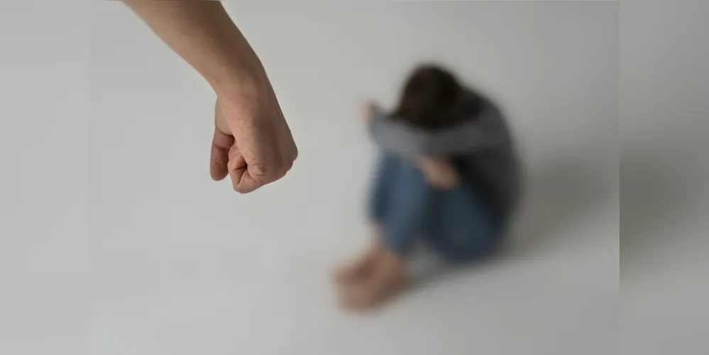 Homem trancou a vítima em um quarto