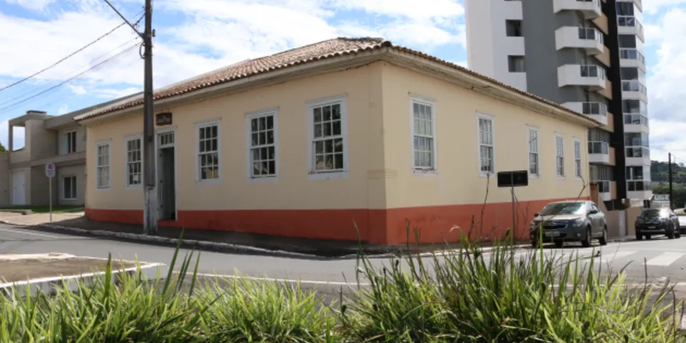 Com inscrição gratuita, o Salão aceita obras em diversas linguagens – da pintura à escultura