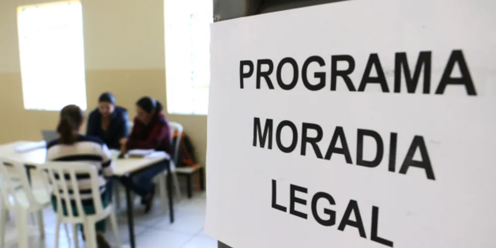 O Moradia Legal já entregou a titulação para 422 pessoas no mês de abril