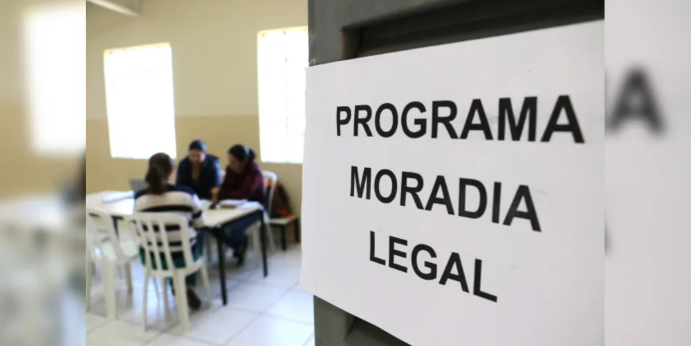 O Moradia Legal já entregou a titulação para 422 pessoas no mês de abril