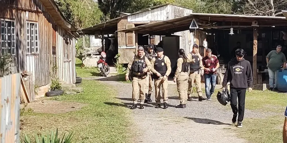 O corpo foi encontrado com sinais de paulada