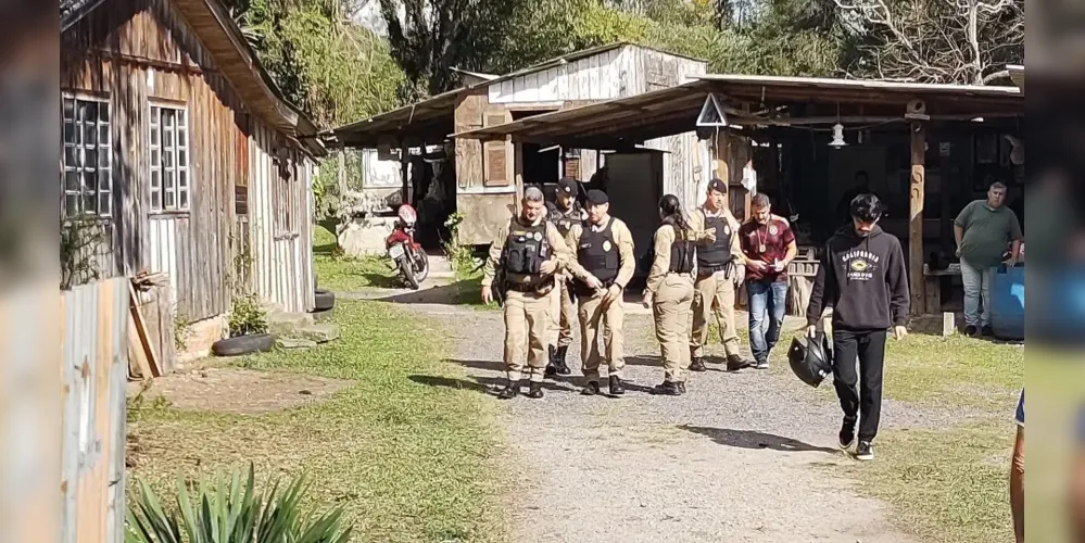 O corpo foi encontrado com sinais de paulada