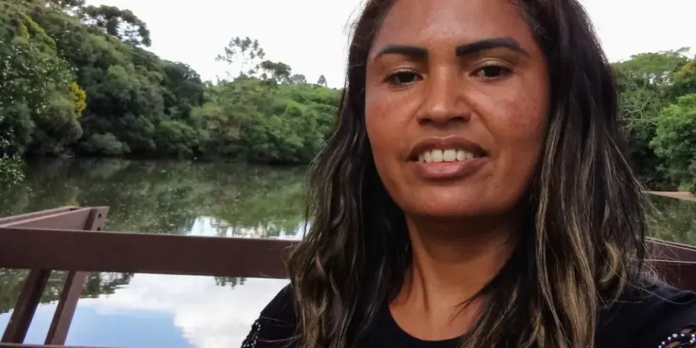 Izabel Spies tinha 40 anos e foi morta na frente do filho