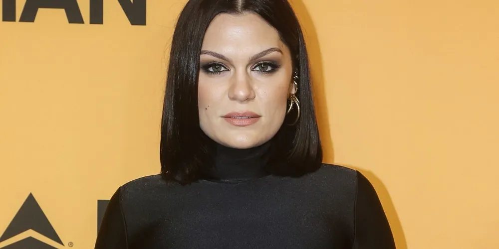 Jessie J é dona de rits como "Price Tag"