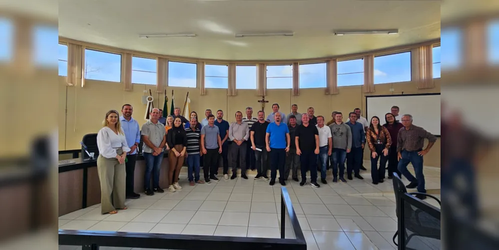 Representantes da Prefeitura Municipal receberam os parlamentares nesta sexta-feira (09)