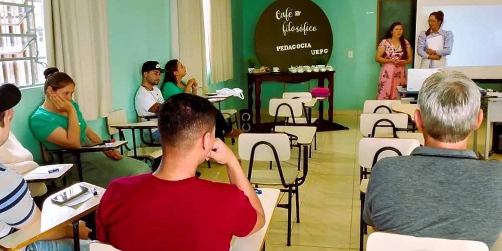 Os interessados devem ter diploma de graduação em qualquer área e realizar a inscrição exclusivamente online