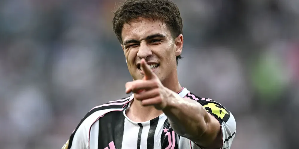 O turco de 20 anos brilhou na partida deste domingo (22)