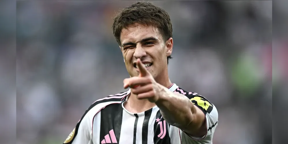 O turco de 20 anos brilhou na partida deste domingo (22)
