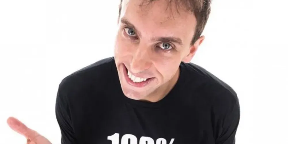 O total da pena que o humorista foi condenado é de 8 anos e três meses