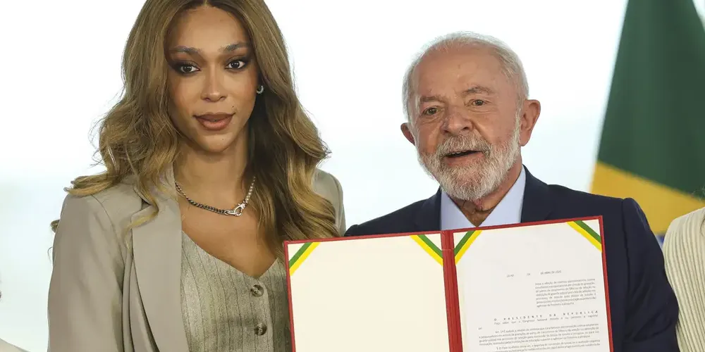 A deputada Erika Hilton teve a identidade de gênero negada em processo de emissão de visto diplomático para viagem aos Estados Unidos