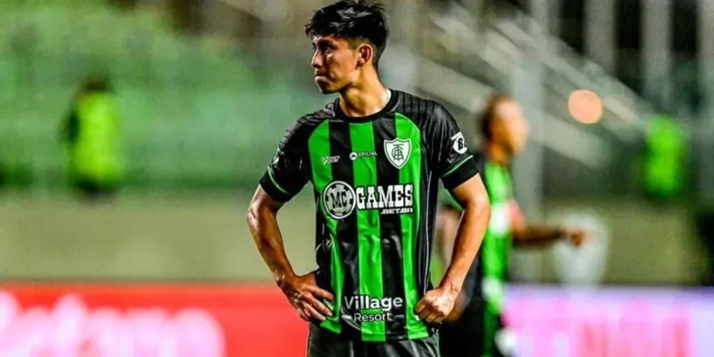 Miguelito com a camisa do América-MG