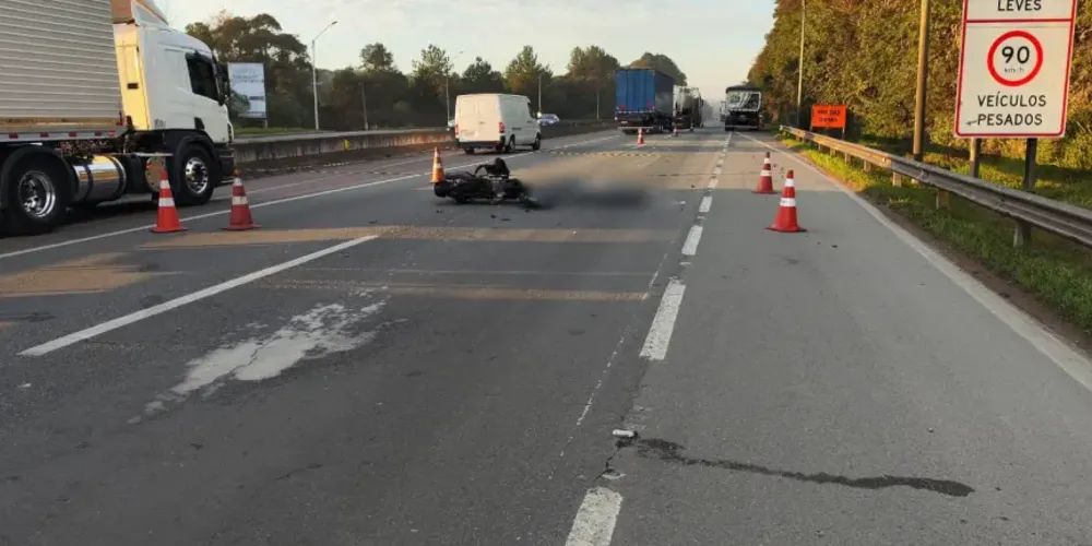 O acidente aconteceu na altura do km 627, pista sentido Santa Catarina