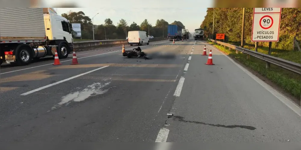 O acidente aconteceu na altura do km 627, pista sentido Santa Catarina