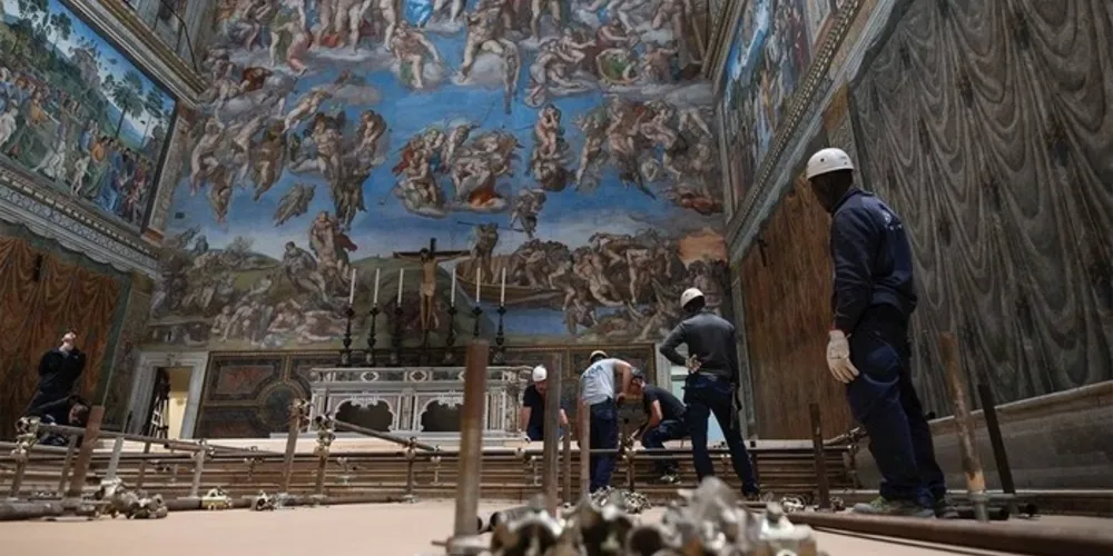 Capela Sistina está sendo preparada