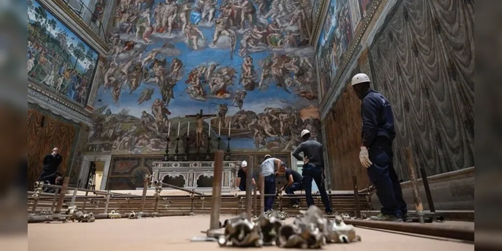 Capela Sistina está sendo preparada