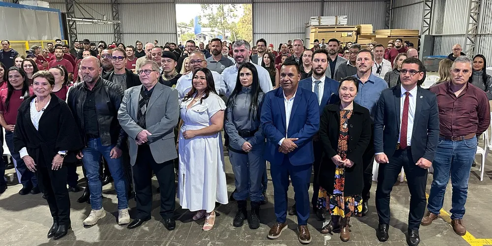 Foto com a presença da prefeita de ponta Grossa Elizabeth Schmidt