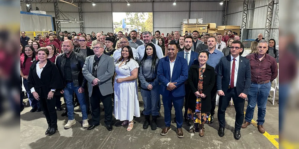 Foto com a presença da prefeita de ponta Grossa Elizabeth Schmidt