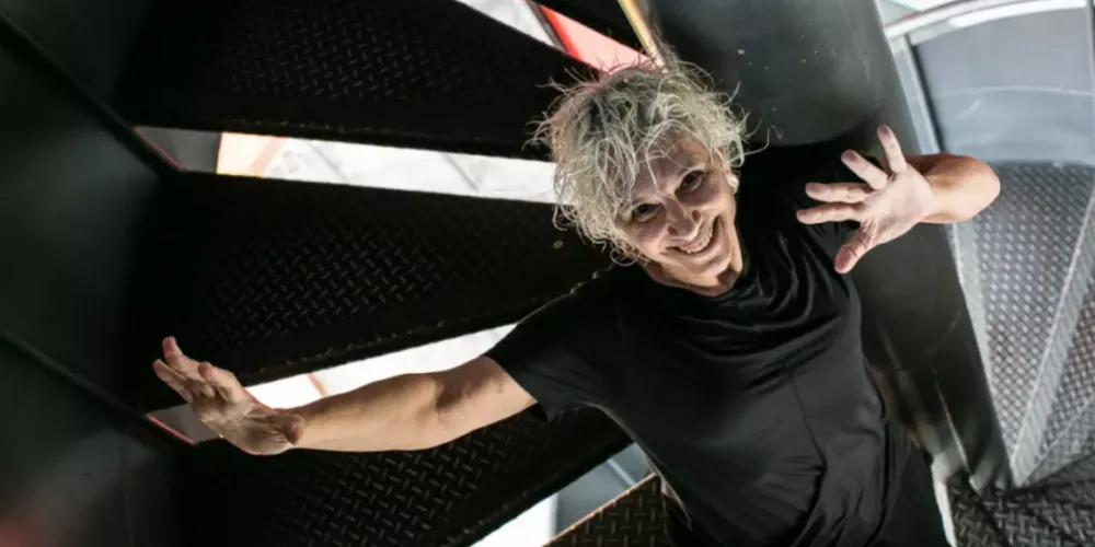 Nascida em Irati, Denise Stoklos é um ícone do teatro brasileiro