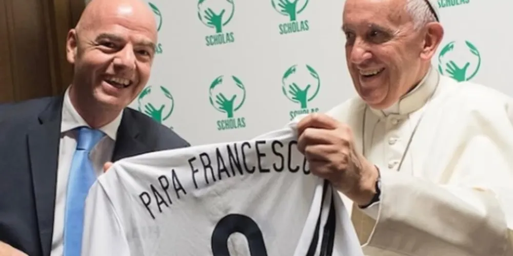 Infantino irá realizar a promeça que fez ao Papa