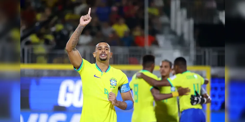 O camisa 9 Rodrigo, capitão do time, marcou duas vezes no primeiro tempo