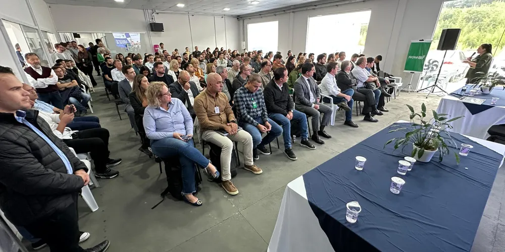 Autoridades, lideranças e empreendedores estiveram presentes no evento