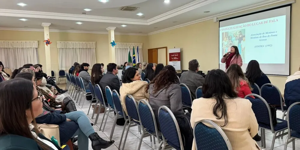 O evento reuniu cerca de 100 profissionais de assistência social, educação, saúde, justiça e outros setores que garantam os direitos da criança e do adolescente