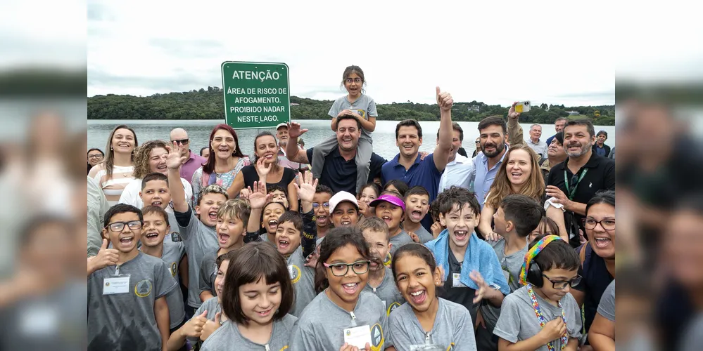 O governador Carlos Massa Ratinho Junior participa da soltura de peixes no Parque Passauna