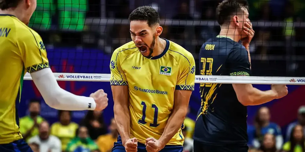 Para alegria dos quase 12 mil torcedores presentes no ginásio, o Brasil não só empatou como selou a vitória sobre a Ucrânia por 3 a 2 no tie-break