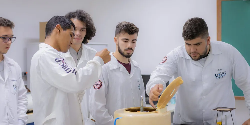 São 57 vagas destinadas a profissionais de diferentes áreas de formação, com pós-graduação em nível de mestrado