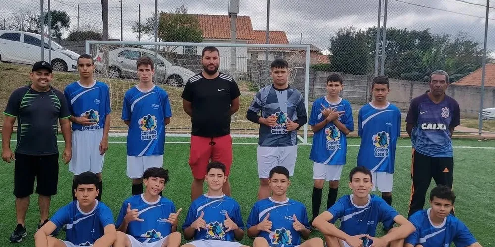 Atletas após treino no "Campo do Zequinha"