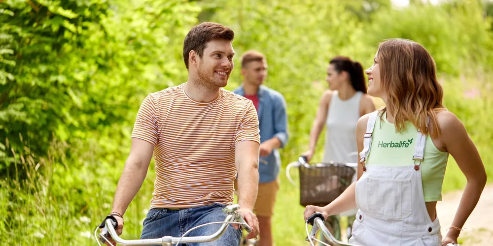 Pedalar regularmente pode contribuir para reduzir os níveis de estresse e ansiedade, além de melhorar o humor e a autoestima