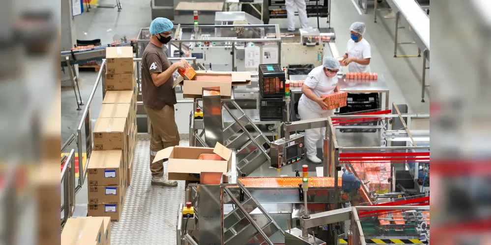Auxiliar de linha de produção é uma das vagas oferecidas nesta terça-feira