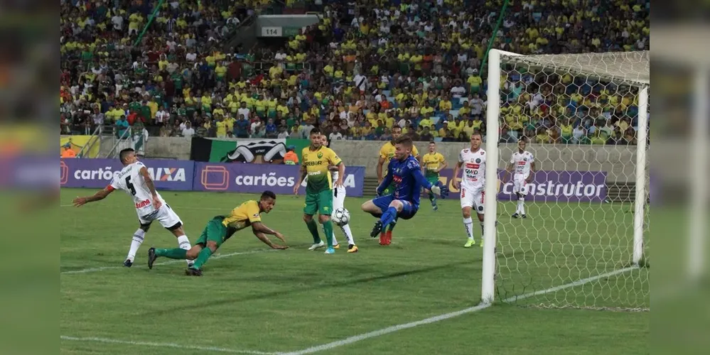 Foto da partida histórica entre Cuiabá e Operário em 2018