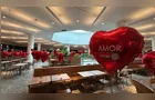 Amor no ar: Shopping Palladium decora praça com 600 balões