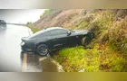 Motorista perde controle de Mustang e sofre acidente em Tibagi