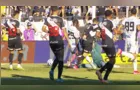 CBF divulga análise do VAR no lance do possível pênalti a favor do Operário