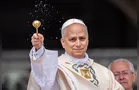 'Senti forte presença espiritual de Francisco', diz Leão XIV em missa