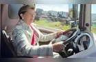 Elizabeth visita fábrica da DAF e testa caminhões da empresa