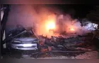 Chamas destroem casa e veículo no Parque Shangrilá, em PG